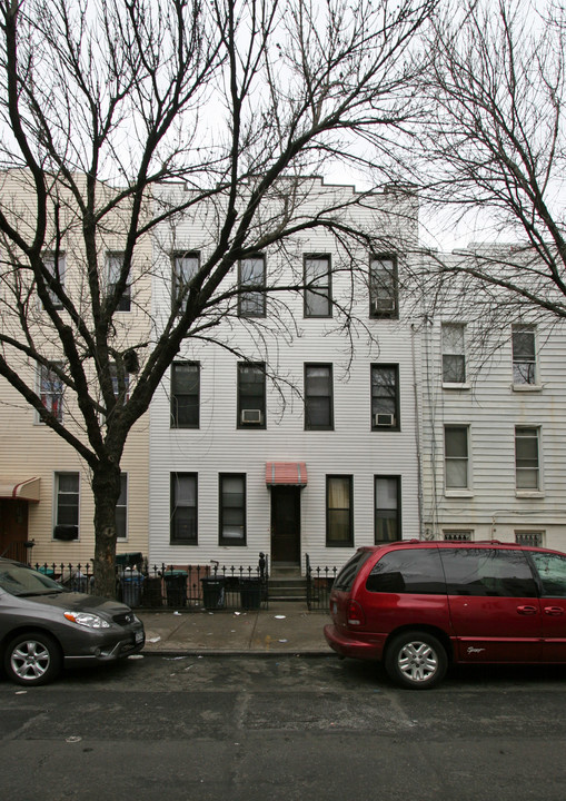 383 Menahan St in Brooklyn, NY - Building Photo