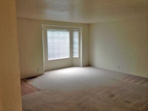 2561 Moon Mountain Dr in Eugene, OR - Building Photo - Building Photo