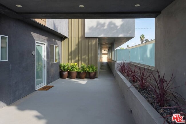 1040 N Spaulding Ave in West Hollywood, CA - Building Photo - Building Photo