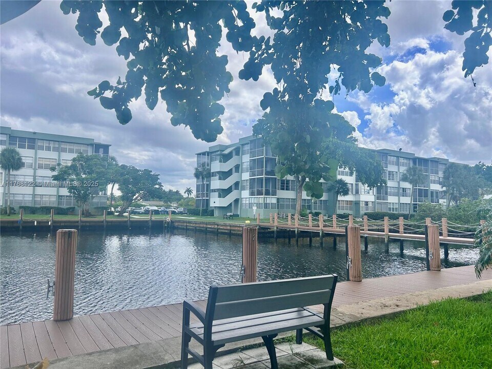 2731 Taft St in Hollywood, FL - Building Photo