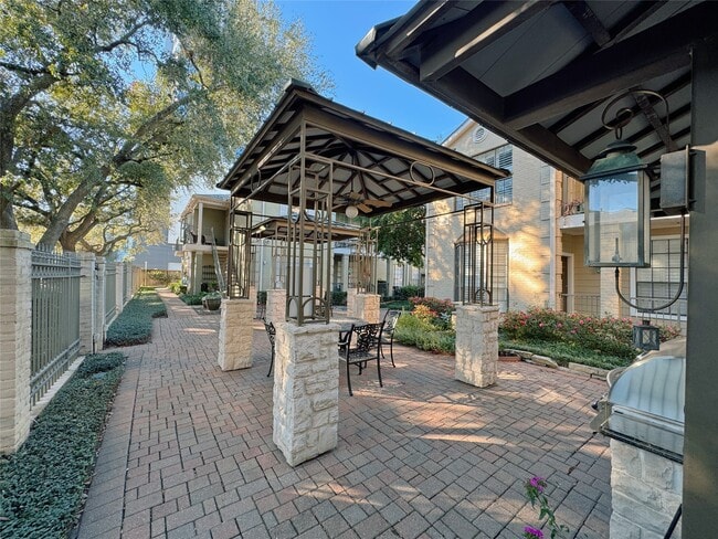 2700 Revere St in Houston, TX - Building Photo - Building Photo