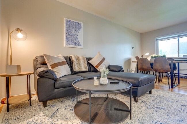 9407 W Adler St in Milwaukee, WI - Building Photo - Building Photo