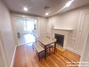 1712 Beacon St, Unit 1 in Brookline, MA - Building Photo - Building Photo