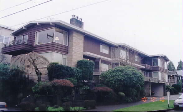 Jule-anne Apartments in Seattle, WA - Building Photo