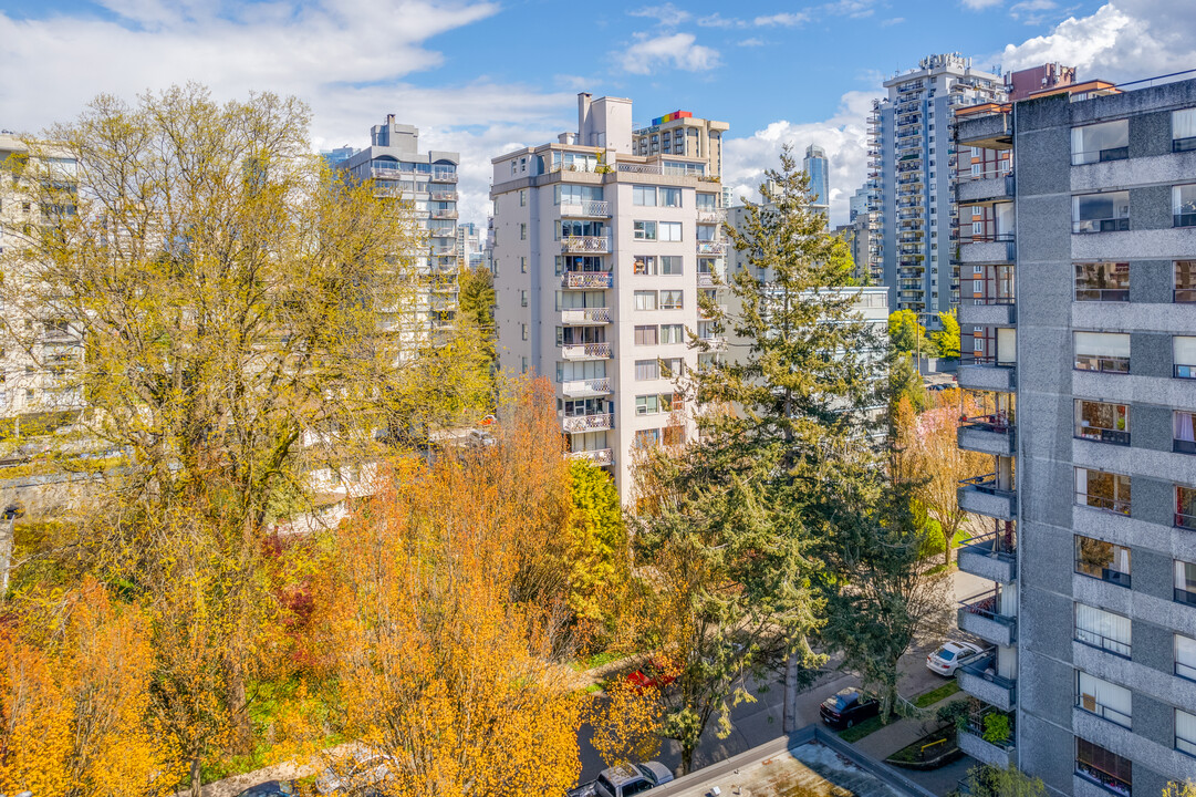 The Chelsea in Vancouver, BC - Building Photo