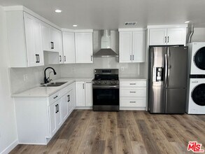 7718 N Glenoaks Blvd in Burbank, CA - Building Photo - Building Photo