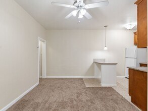 1324 Peterson Avenue in Long Beach, CA - Foto de edificio - Building Photo