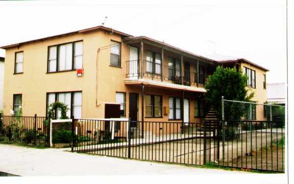 11801 Hart St in North Hollywood, CA - Foto de edificio - Building Photo