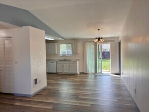 1559 SW 33rd St in Redmond, OR - Building Photo - Building Photo