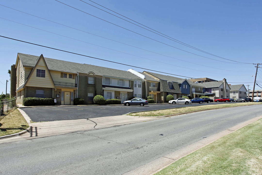 Lake Stella Estates in Oklahoma City, OK - Building Photo