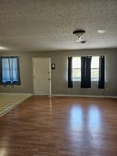 165 Midway Dr, Unit A in Oliver Springs, TN - Foto de edificio - Building Photo