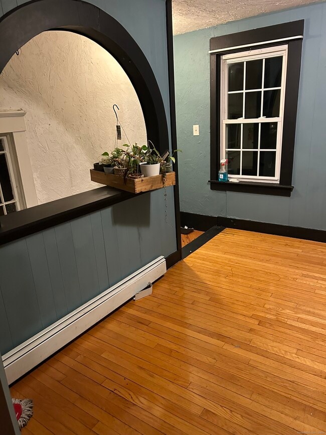 70 Walnut St in Putnam, CT - Building Photo - Building Photo