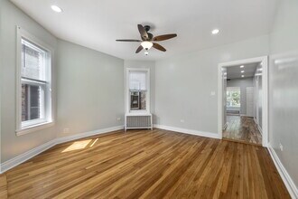 2324 N Harding Ave in Chicago, IL - Building Photo - Building Photo