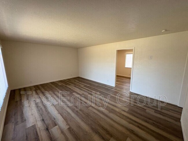 428 W Wayside Dr in Dinuba, CA - Foto de edificio - Building Photo