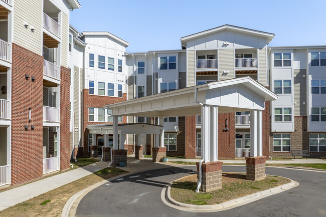 Eastway Crossings in Charlotte, NC - Foto de edificio - Building Photo