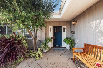 16907 Dulce Ynez Ln in Los Angeles, CA - Building Photo - Building Photo