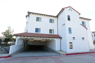 Cotton's Point Senior Apartments in San Clemente, CA - Foto de edificio - Building Photo