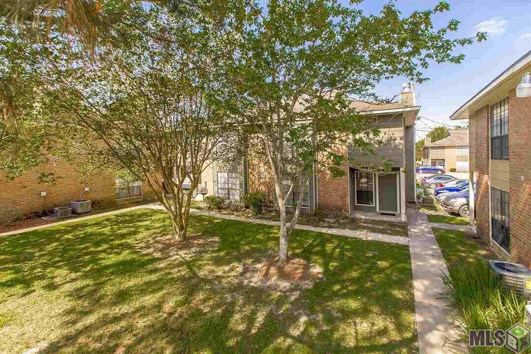 212 Antrim Dr in Baton Rouge, LA - Building Photo