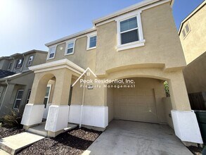 8108 Creeping Willow Ln in Sacramento, CA - Building Photo - Building Photo