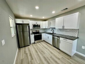 460 Base Ave E in Venice, FL - Building Photo - Building Photo