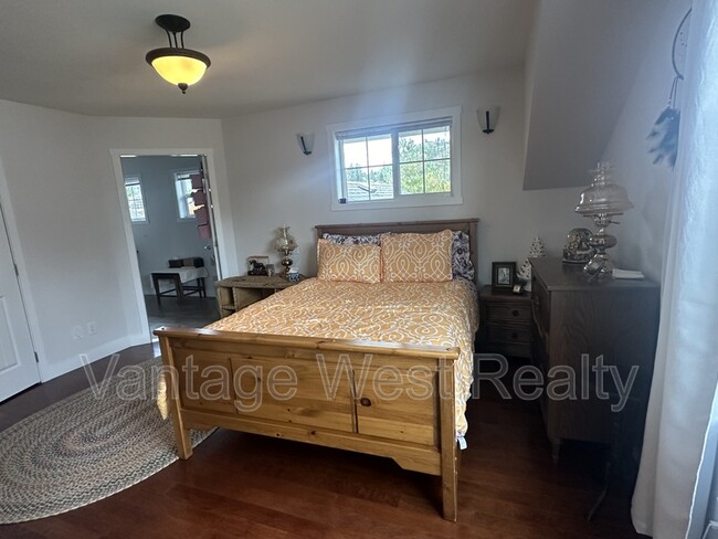 property at 1376-1376 Glenview Ave
