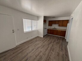344 E Santa Anita Ave, Unit Unit N in Burbank, CA - Building Photo