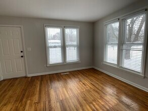 2450 Gerald Ave in Rochester Hills, MI - Foto de edificio - Building Photo