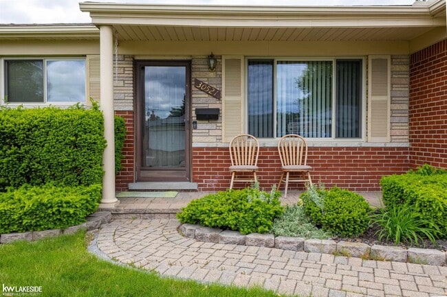 30521 Eiffel Ave in Warren, MI - Building Photo - Building Photo