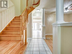 833 Scollard Ct in Mississauga, ON - Building Photo - Building Photo