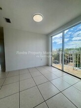 498 SW 6th St in Miami, FL - Foto de edificio - Building Photo