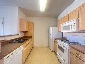 8250 N Grand Canyon Dr in Las Vegas, NV - Building Photo - Building Photo