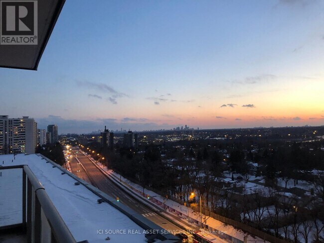 52-852 Forest Manor Rd in Toronto, ON - Building Photo - Building Photo