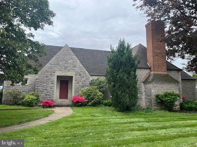 15 W Simpson St