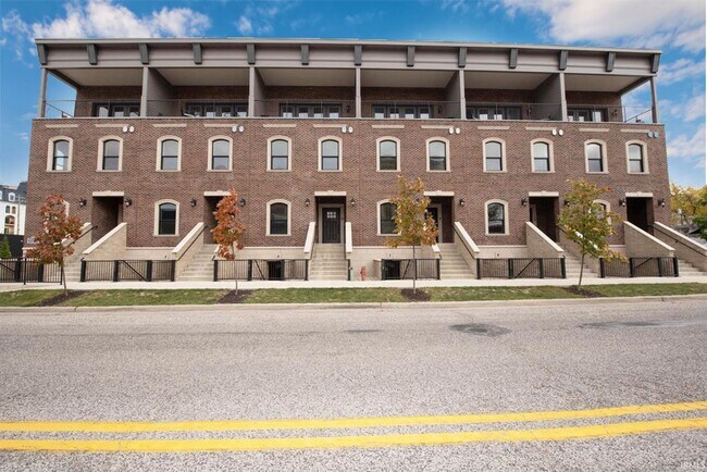 Brownstone Condominiums in Lafayette, IN - Foto de edificio - Building Photo
