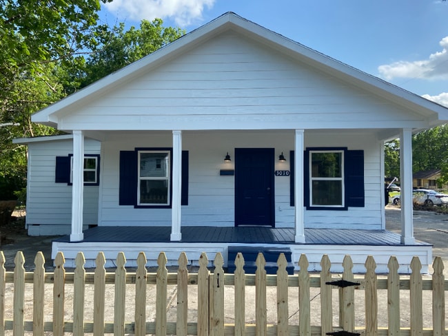 property at 3010 Iroquois St