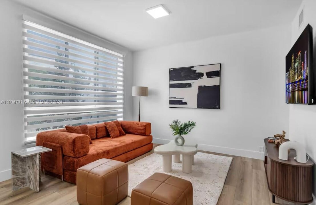 1542 NW 2nd St in Miami, FL - Building Photo