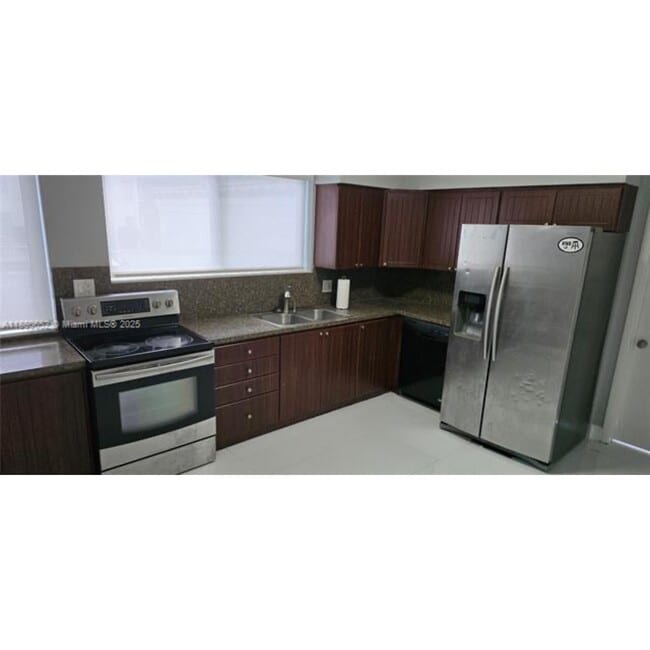 3915 Ponce de Leon Blvd in Coral Gables, FL - Building Photo - Building Photo