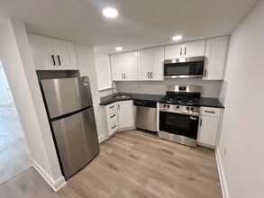 529 S 17th St, Unit B in Philadelphia, PA - Building Photo - Building Photo