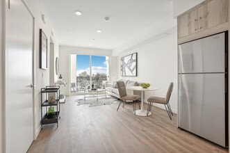 Alvarado Apartments in Los Angeles, CA - Foto de edificio - Building Photo