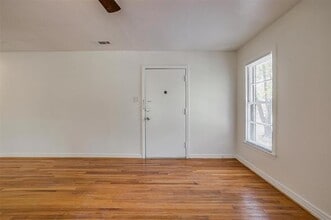 3645 E Washburn Ave in Fort Worth, TX - Foto de edificio - Building Photo