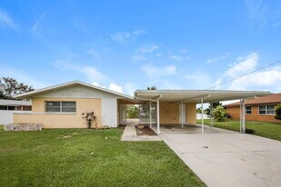 502 Leeland Heights Blvd E in Lehigh Acres, FL - Building Photo