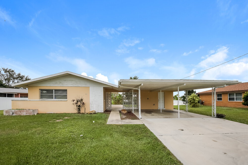 502 Leeland Heights Blvd E in Lehigh Acres, FL - Building Photo