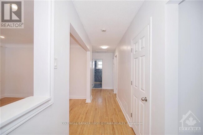 1347 Dorchester Ave in Ottawa, ON - Building Photo - Building Photo