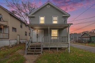 147 Isbell St in Lansing, MI - Building Photo - Building Photo
