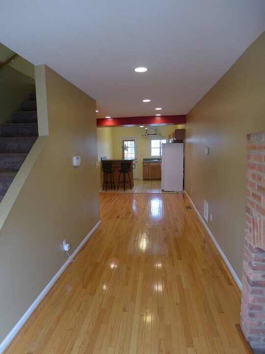 121 S Conkling St in Baltimore, MD - Building Photo