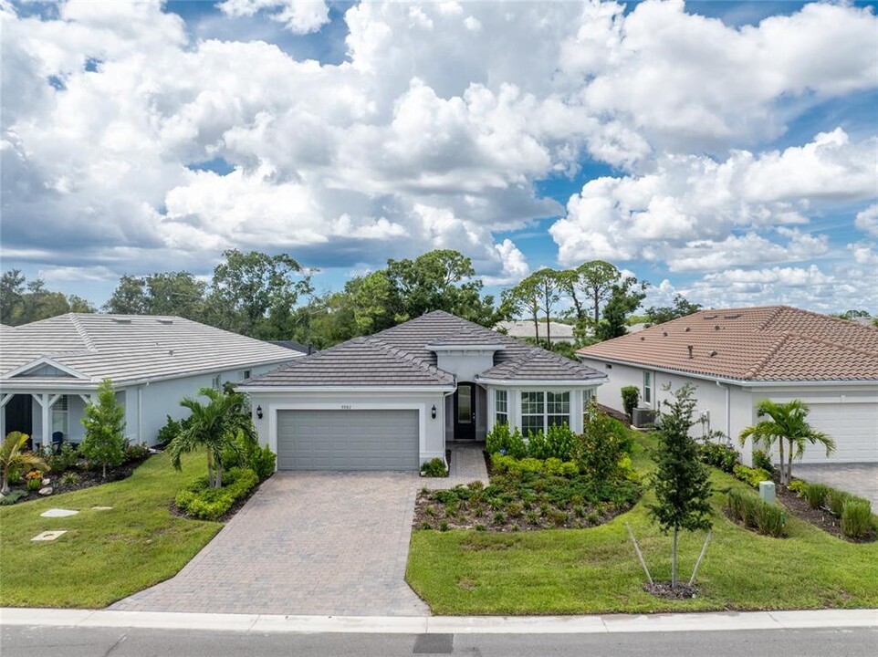 9982 Beachwalk Dr in Englewood, FL - Building Photo