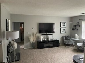 22 Lake Shore Ter, Unit 4 in Boston, MA - Building Photo - Building Photo