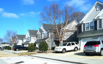 Thalia Commons in Virginia Beach, VA - Building Photo - Building Photo