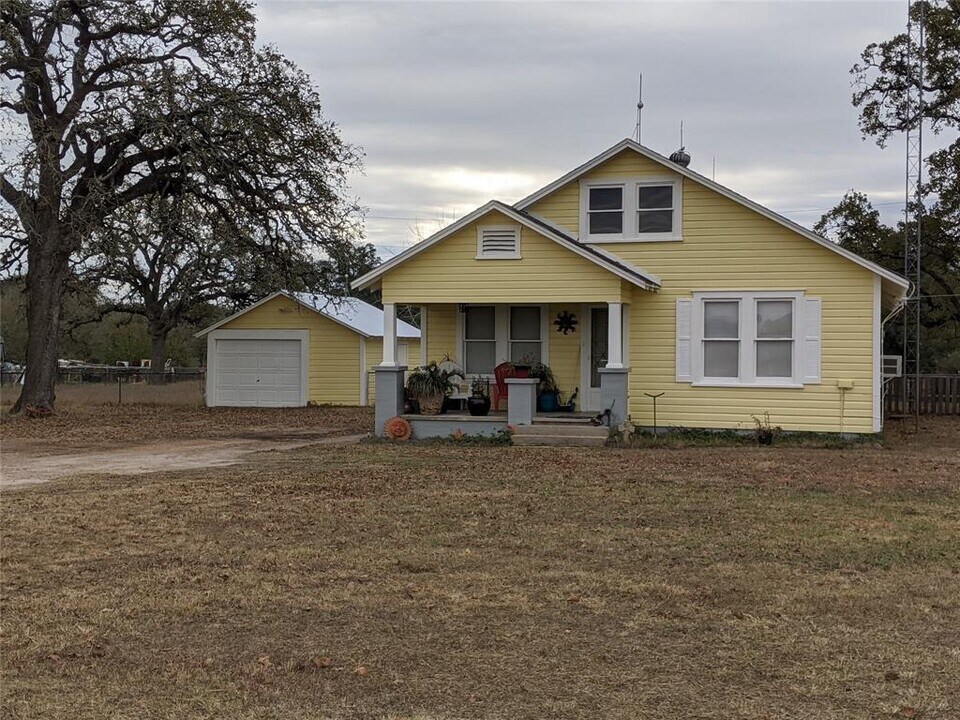 4404 TX-159 in La Grange, TX - Building Photo