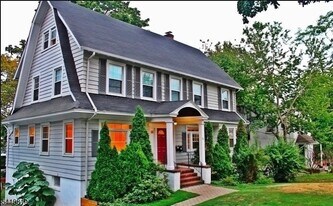 821 Bloomfield Ave in Montclair, NJ - Building Photo